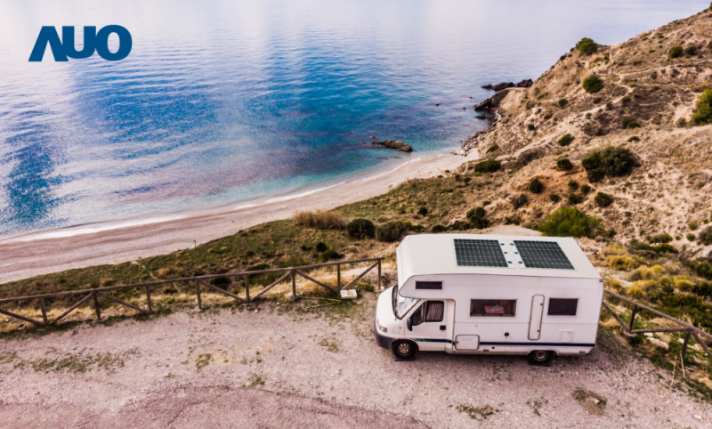 「可撓輕量化太陽光電板SunCurva」使用輕量特殊耐候型複合板取代傳統太陽能板的玻璃前板，不僅降低70%重量，每米平方僅3Kg；具有抗衝擊性能及通過電磁相容性測試，可應用於交通運輸工具，如露營車、遊艇等